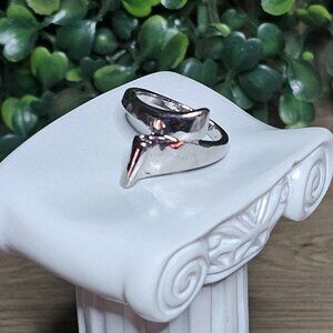 Criss cross silver tone ring